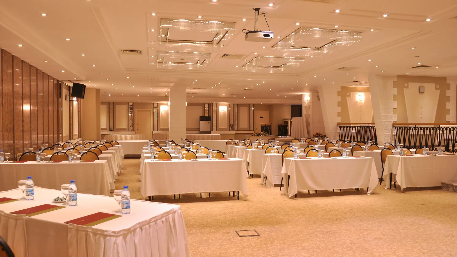 Altinel Ankara Hotel & Convention Center 5*,